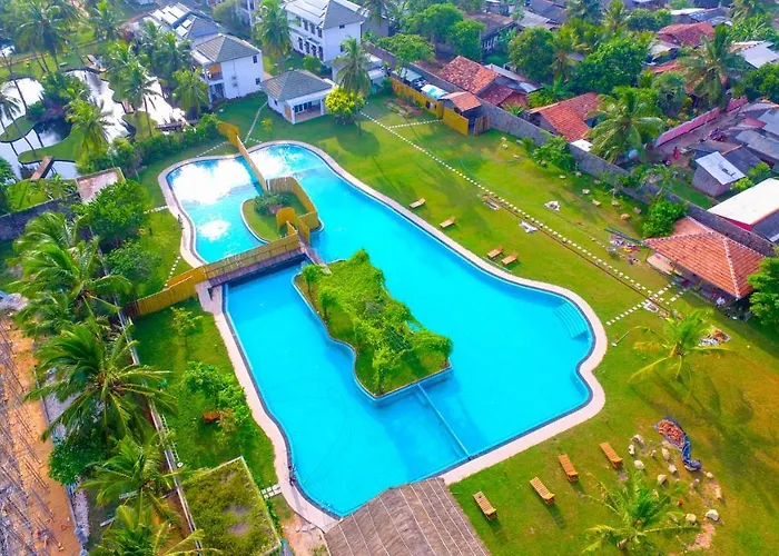 Airport Hotel: Amaluna Resorts